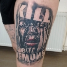 "Kill the demons inside me" weiss frisch, Rest verheilt